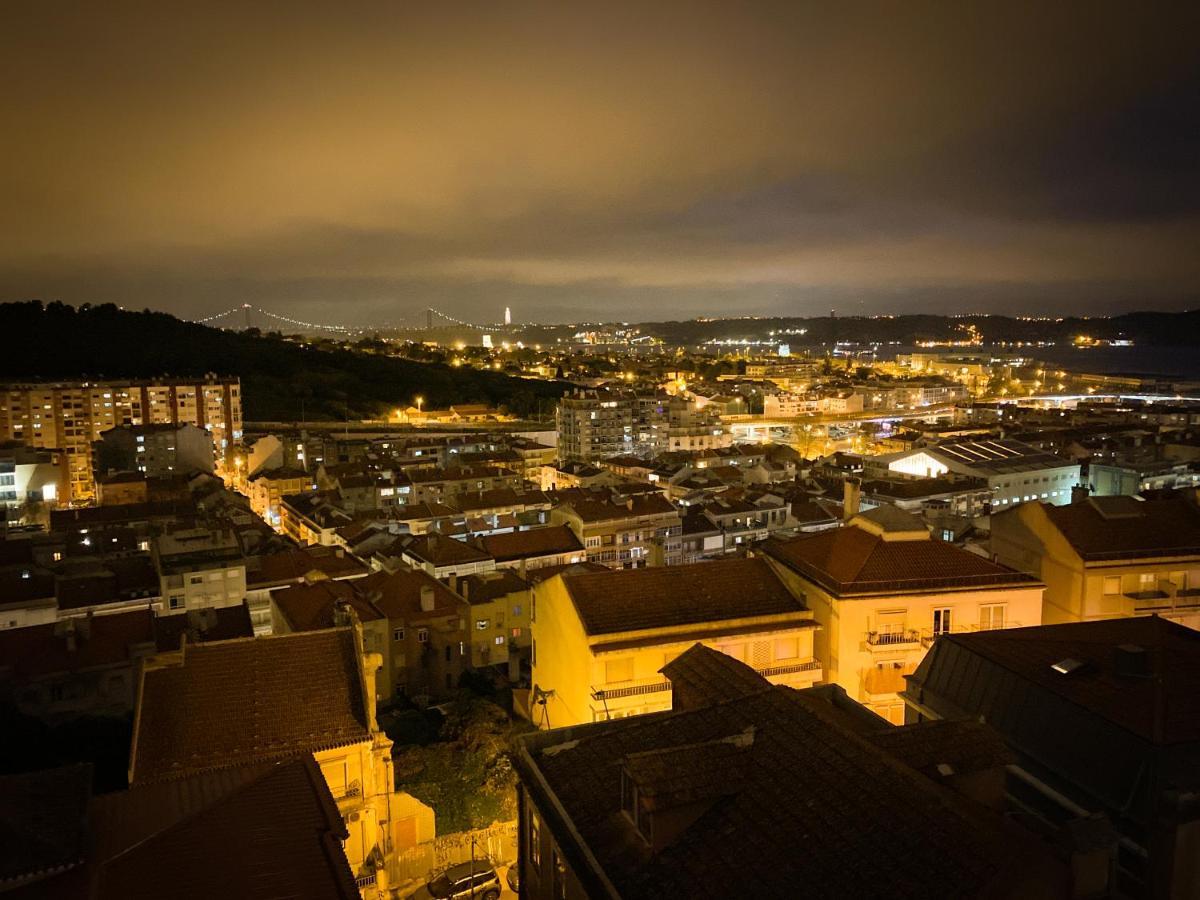Ideally Located With Perfect Views Algés Exteriér fotografie