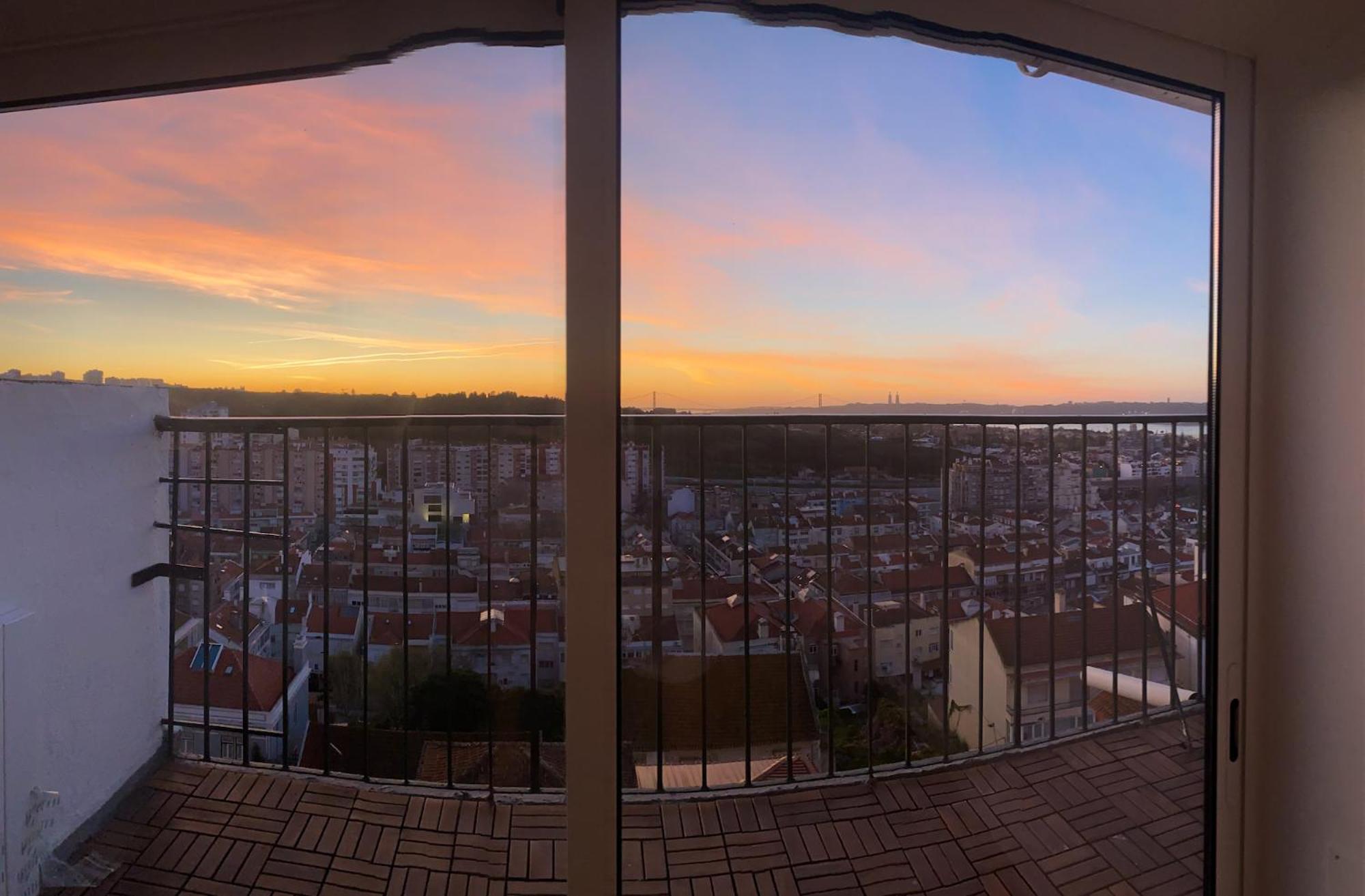 Ideally Located With Perfect Views Algés Exteriér fotografie