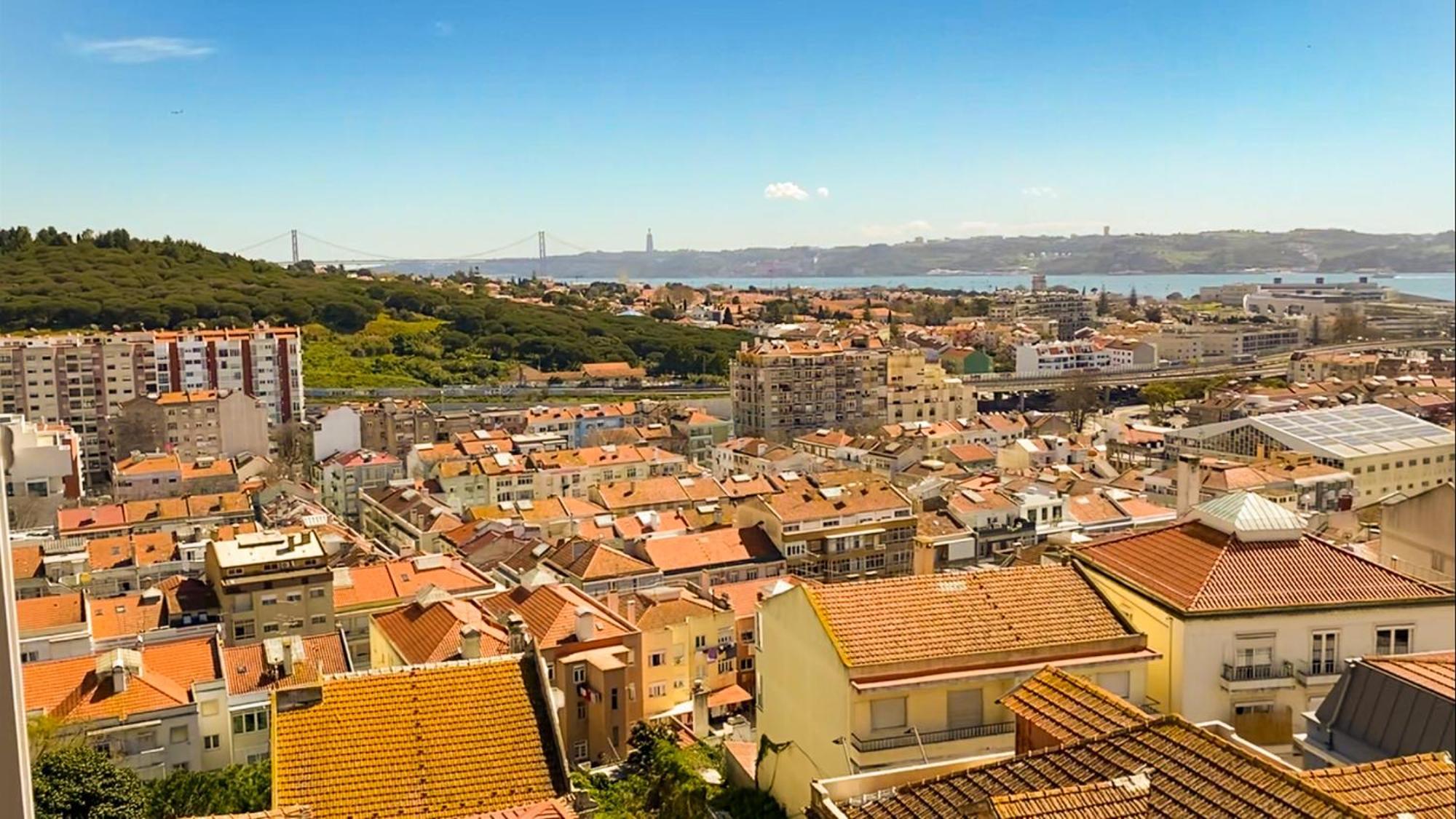 Ideally Located With Perfect Views Algés Exteriér fotografie