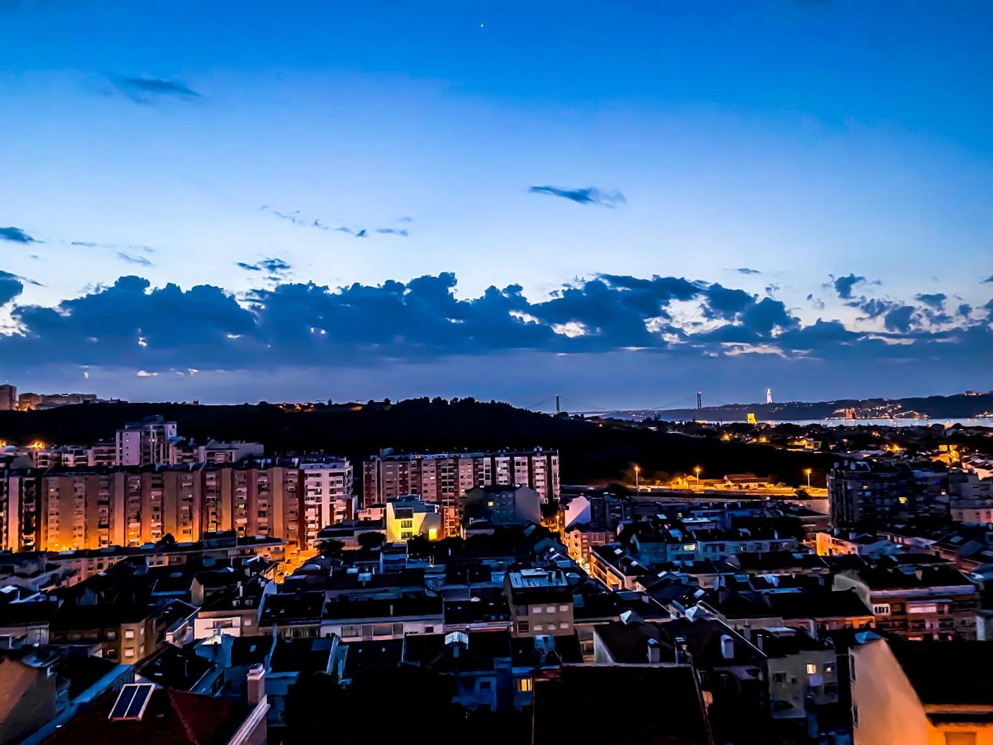 Ideally Located With Perfect Views Algés Exteriér fotografie