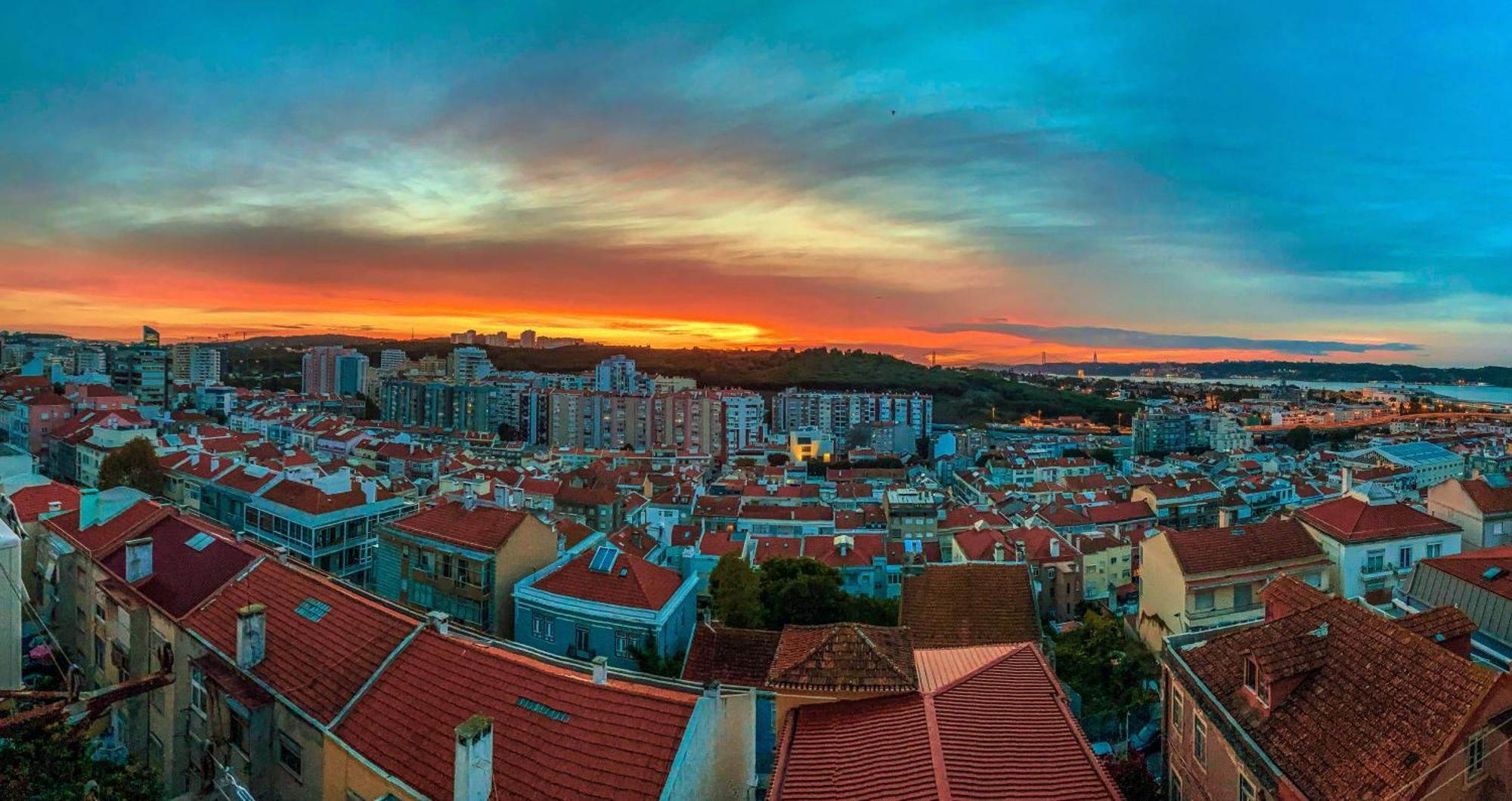 Ideally Located With Perfect Views Algés Exteriér fotografie