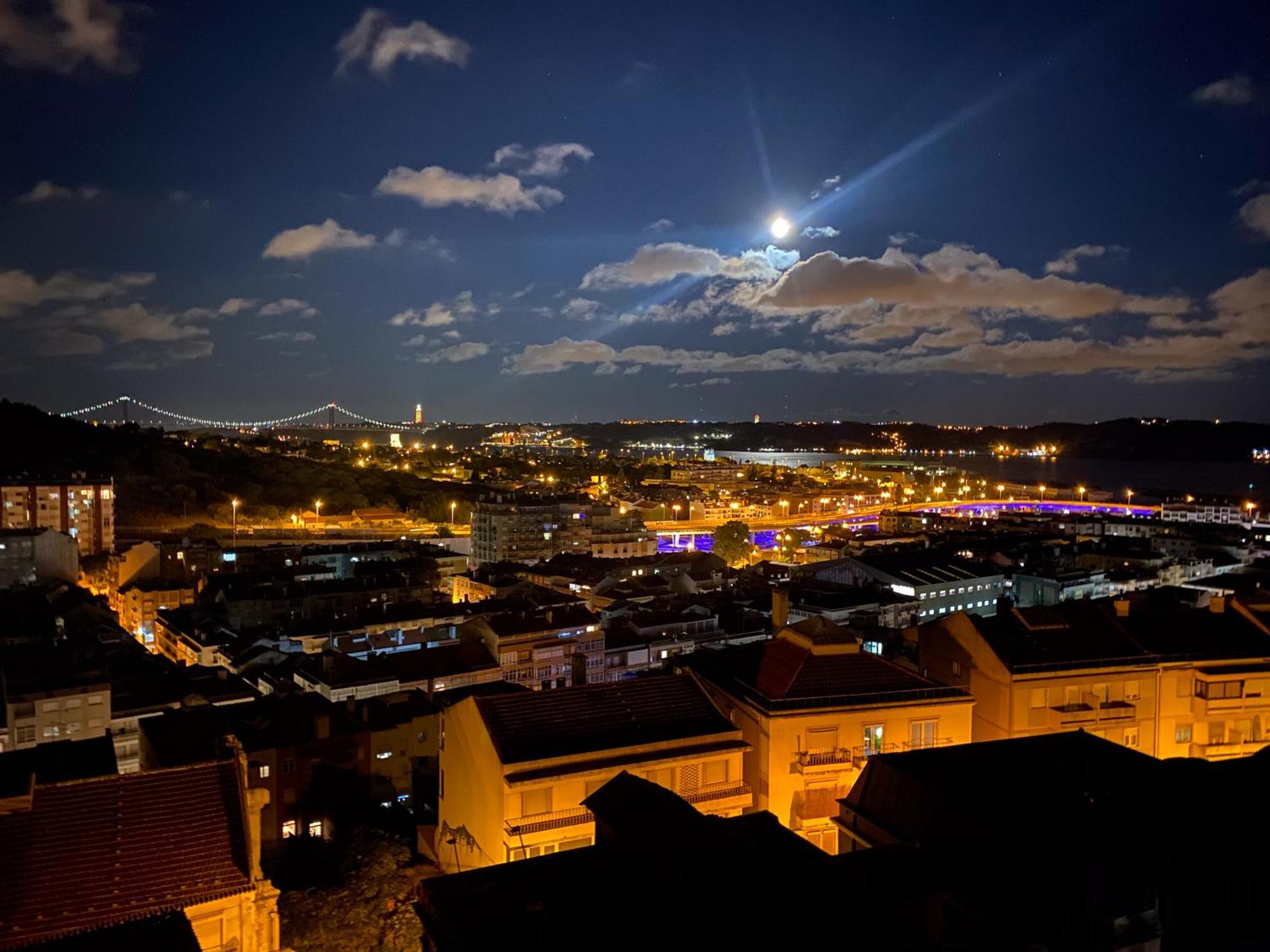 Ideally Located With Perfect Views Algés Exteriér fotografie