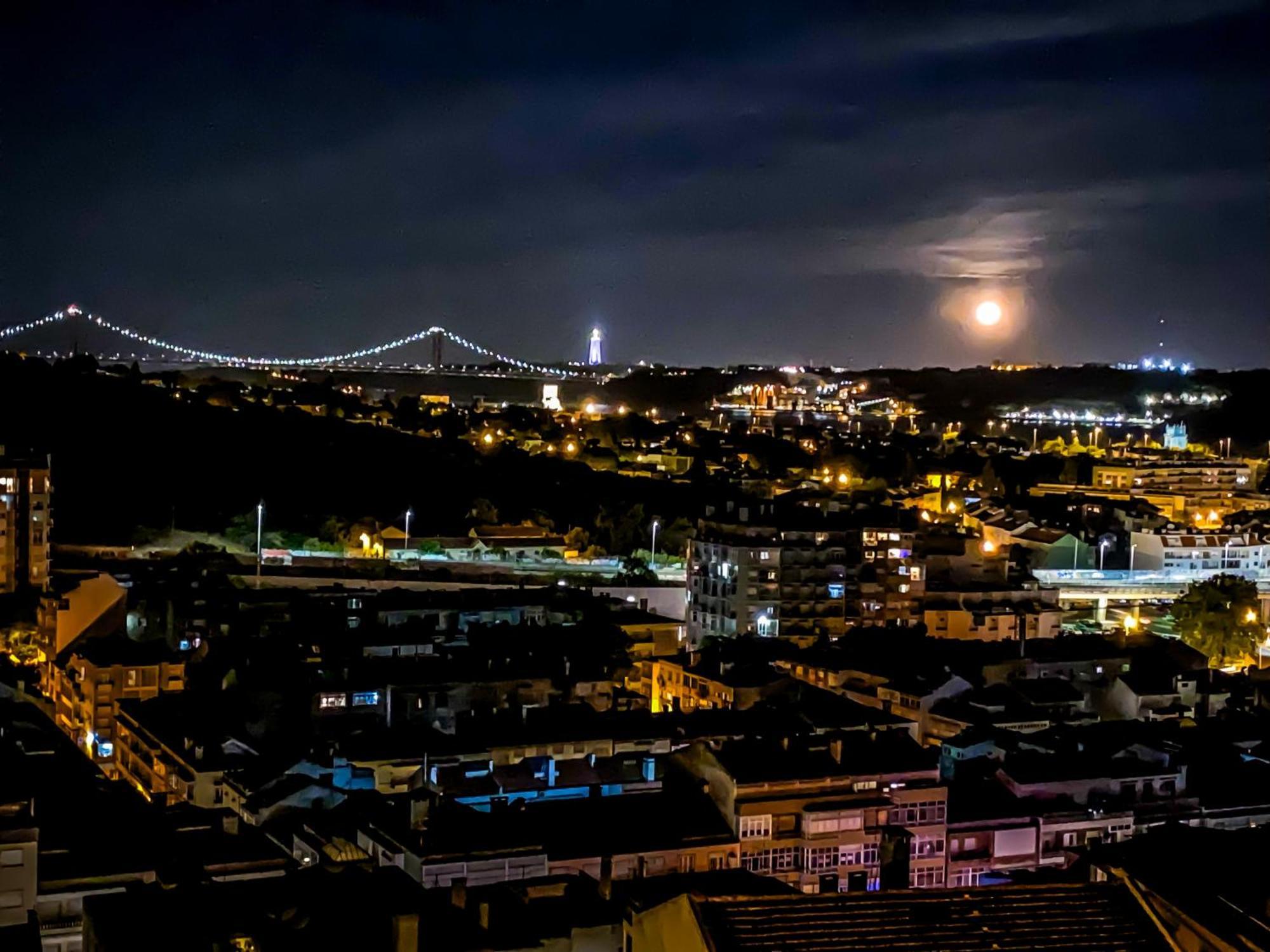 Ideally Located With Perfect Views Algés Exteriér fotografie